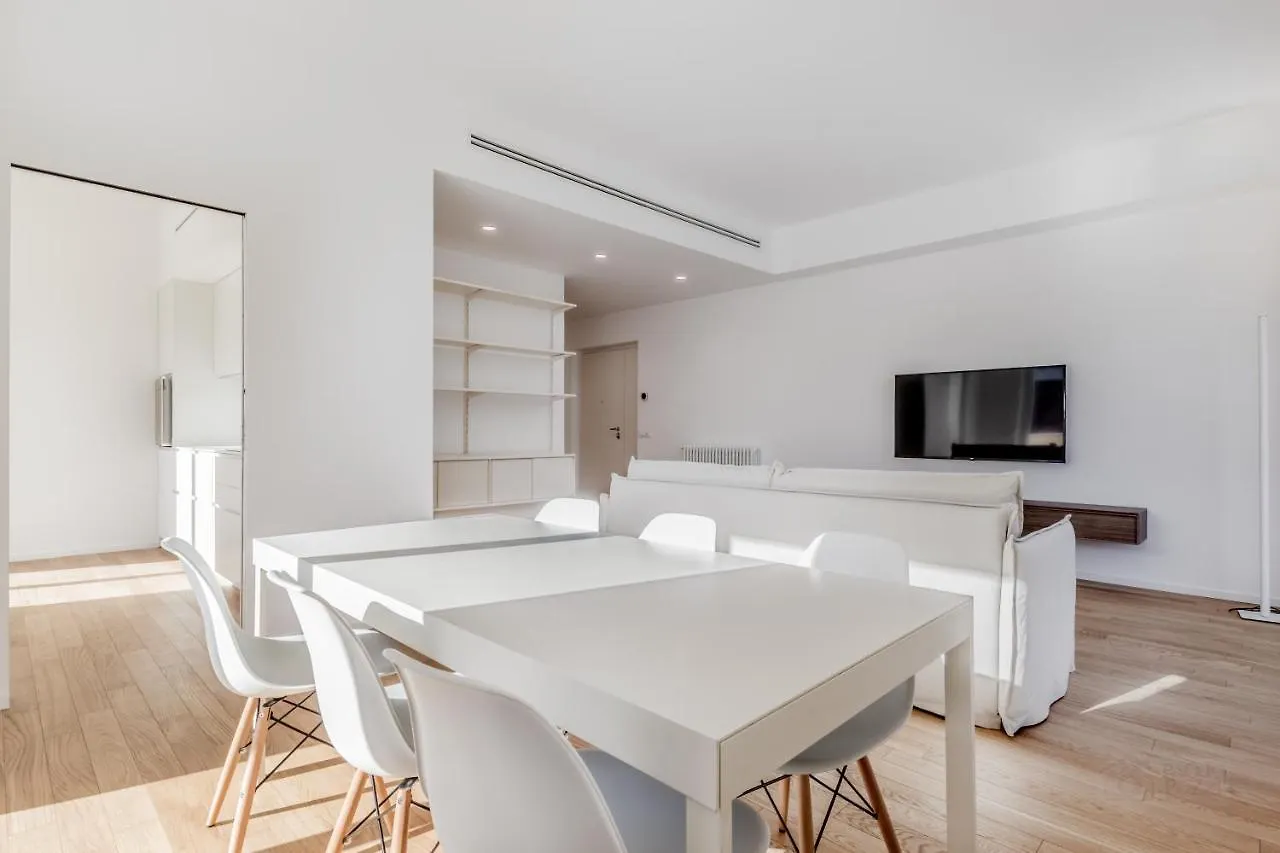 Attico Di Lusso Ed Eleganza Sui Tetti Di Roma Apartment 0*, Rome Italy